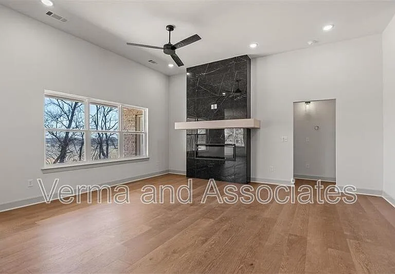 1050 Whistler St — Photo 11