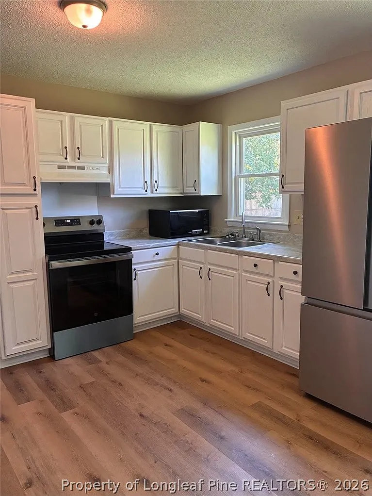 3 bed, 1.5 bath, 1404 sqft, $1,650 — Photo 1