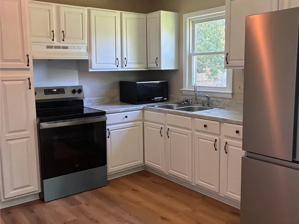 809 Maverick Ct, Fayetteville, NC 28303