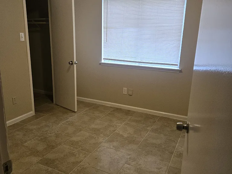 2475 Falls Church Dr — Photo 8