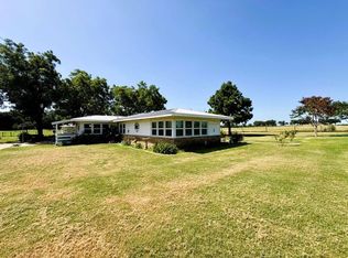 9596 W Us Highway 79, Hearne, TX 77859