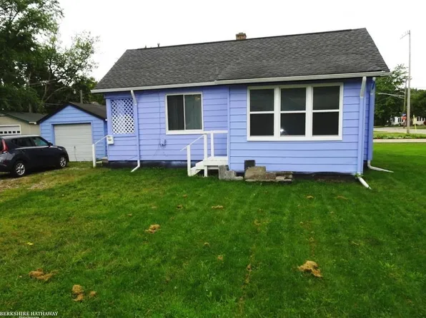 803 Smith St, Algonac, MI 48001