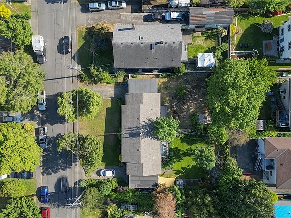 2nd image of 2550/2552 Belmont Ave