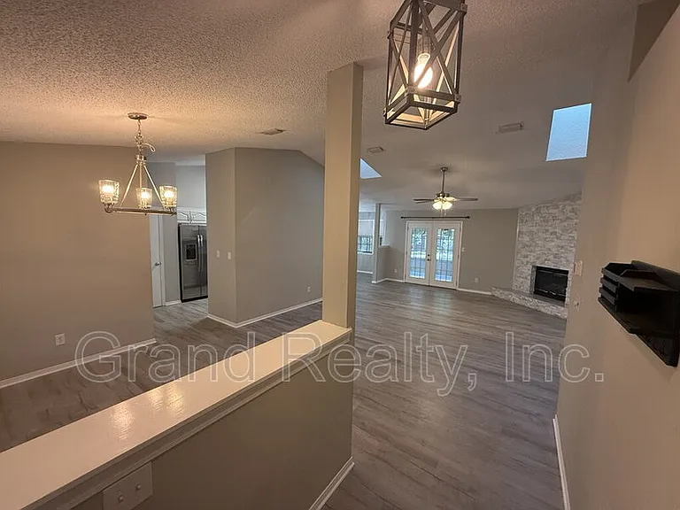3965 Deerwood Cir — Photo 5