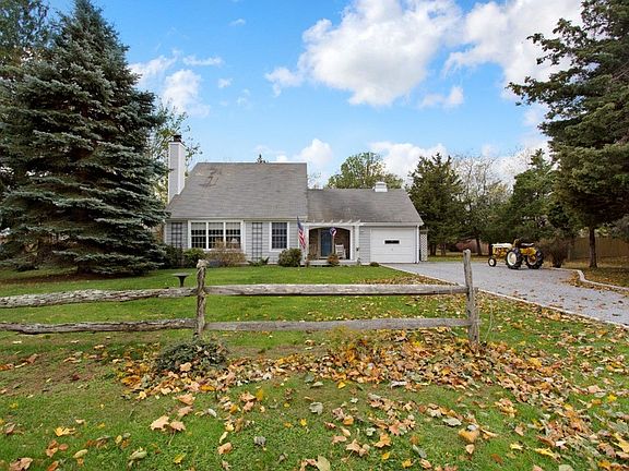2nd image of 275 Henrys Ln