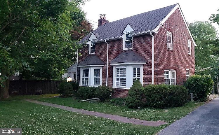 1st image of 422 N Providence Rd
