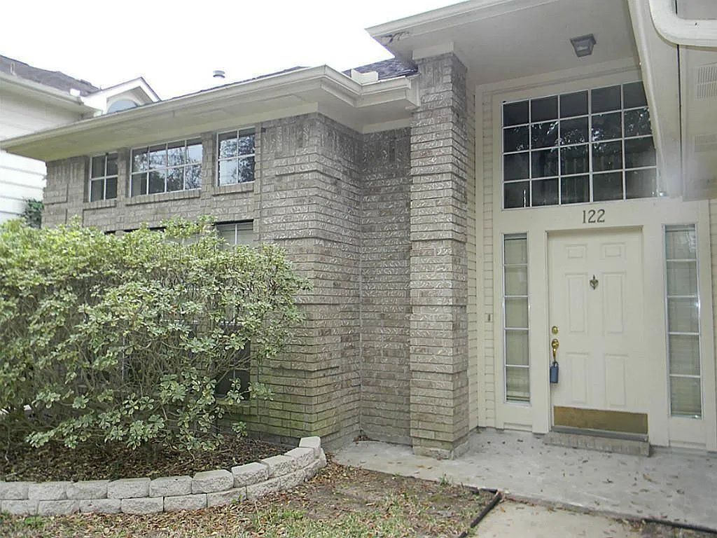 3 bed, 2.5 bath, 2286 sqft, $2,350 — Photo 2