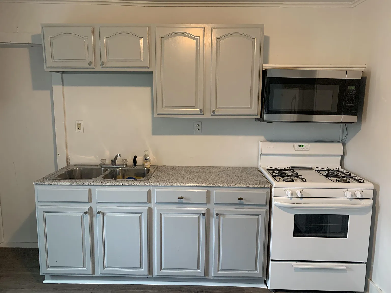 190 W 8th St - 2 — Photo 1