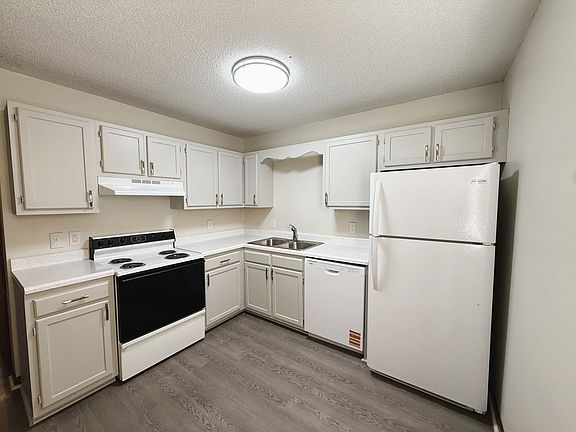 2nd image of 180 E Grande Ave #13