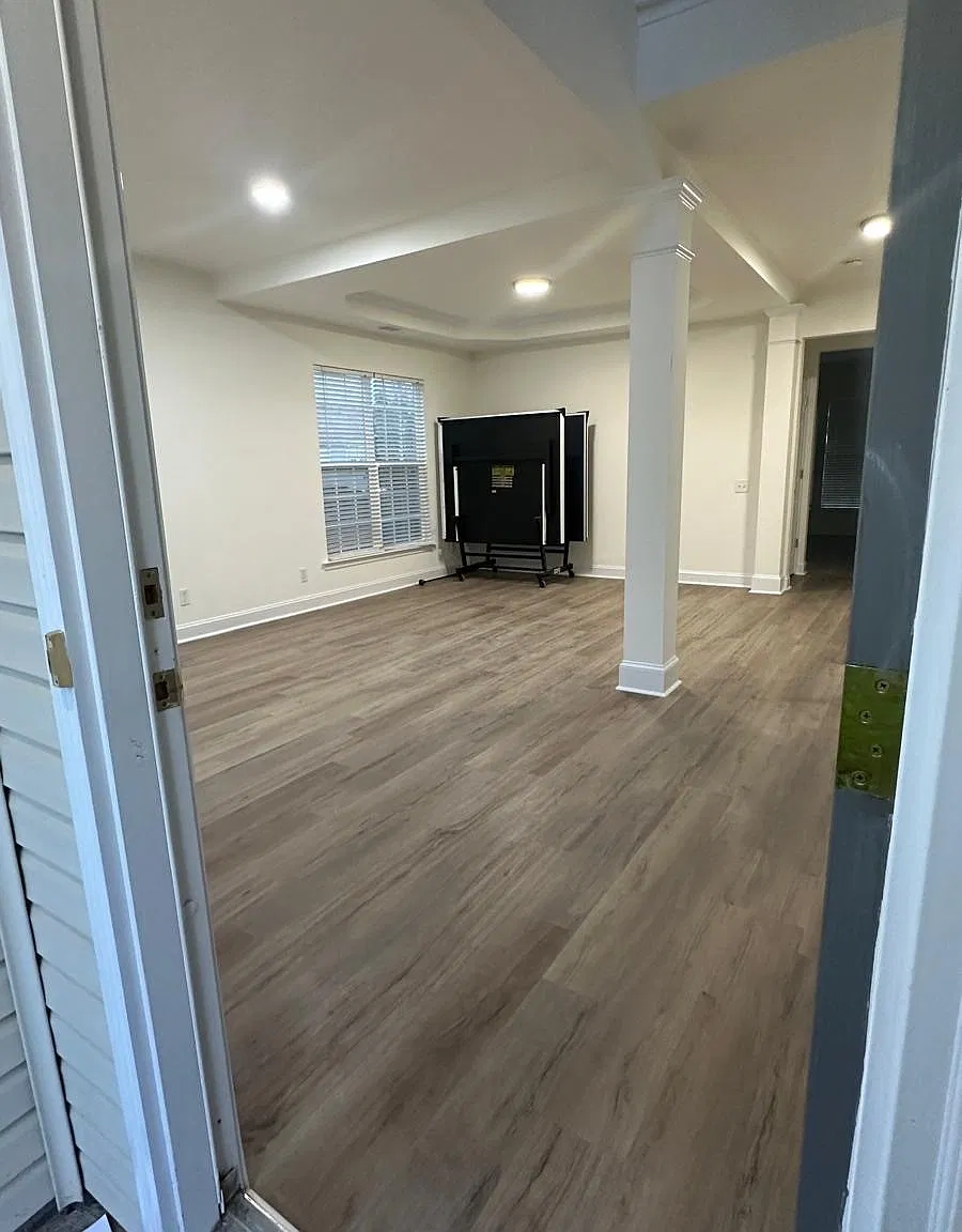 4 bed, 2.5 bath, 2350 sqft, $2,300 — Photo 4