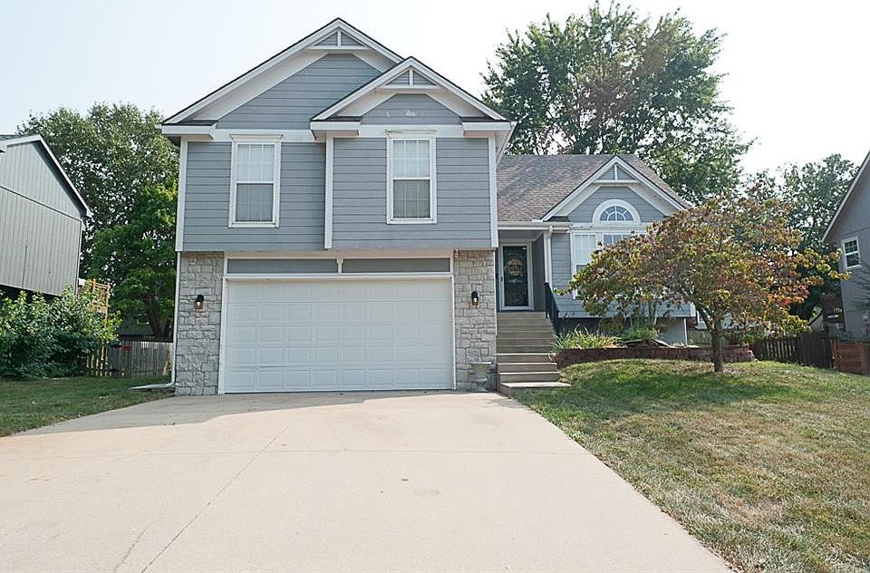 1st image of 2601 NE Horseshoe Dr
