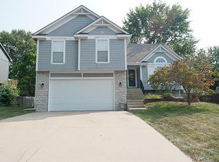 2601 NE Horseshoe Dr, Lees Summit, MO 64086