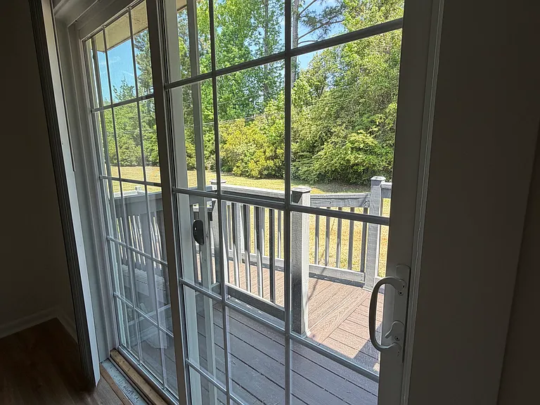 112 Longwood Ln #B — Photo 4