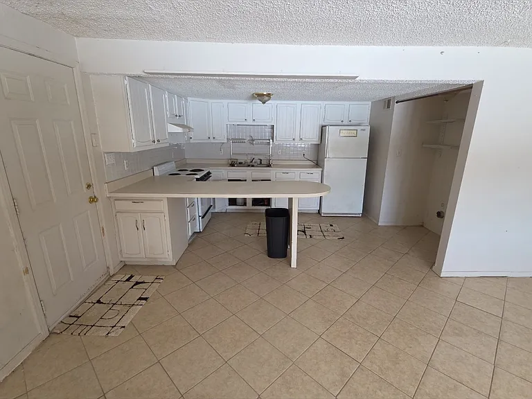 136 Oriole Dr — Photo 8