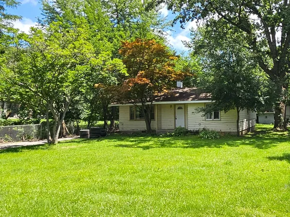 922 Hayes St, Crown Pt, IN 46307