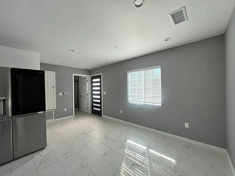 5310 Navarro St — Photo 4