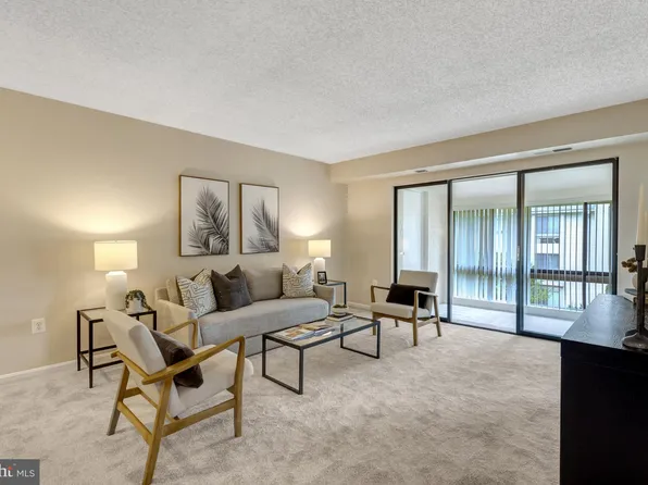 10208 Bushman Dr, Oakton, VA 22124