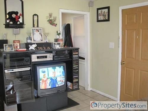 3rd image of 3547 Hillcroft Ave SW