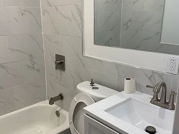 2nd image of 118 Maple St Floor 2