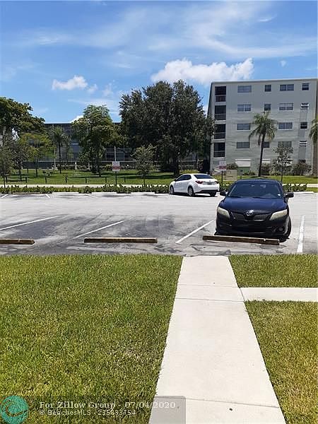 1st image of 950 Hillcrest Dr APT 108