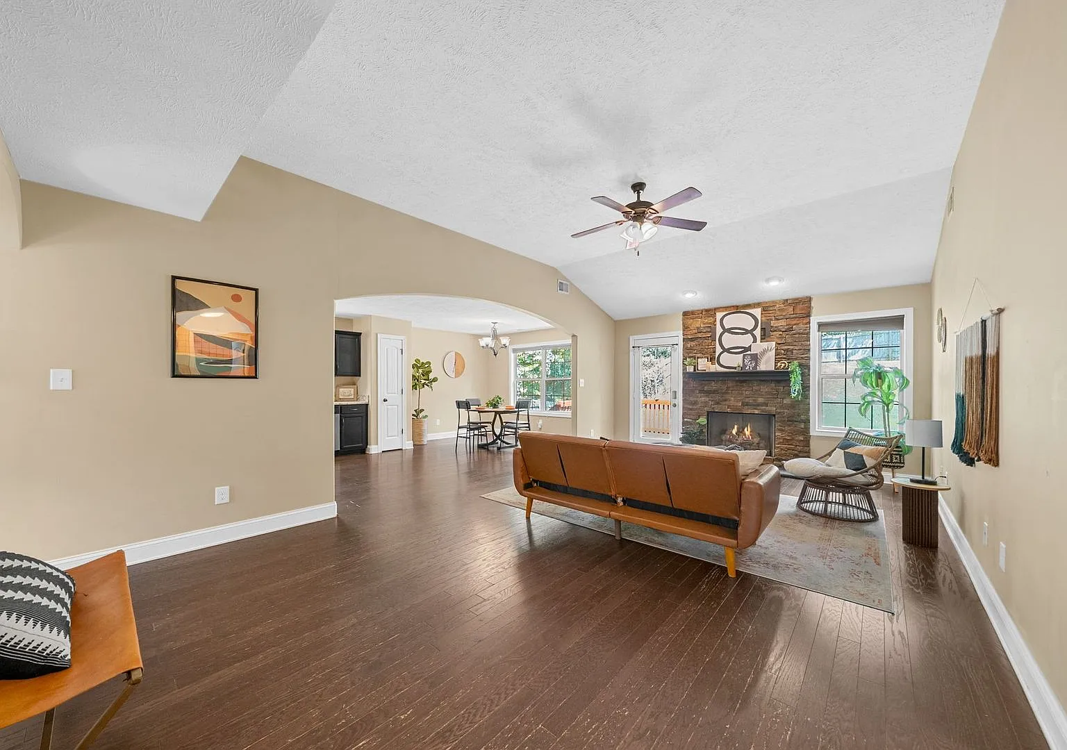 1314 Hand Drive — Photo 4