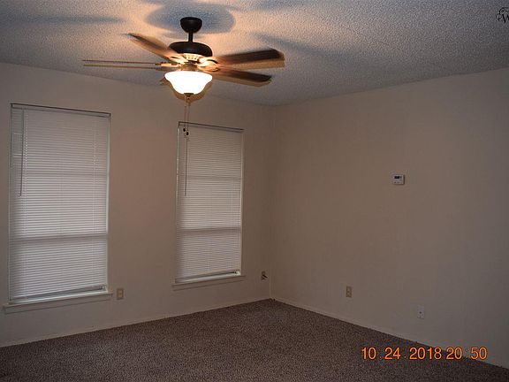 3rd image of 1003 W Cornelia Ave