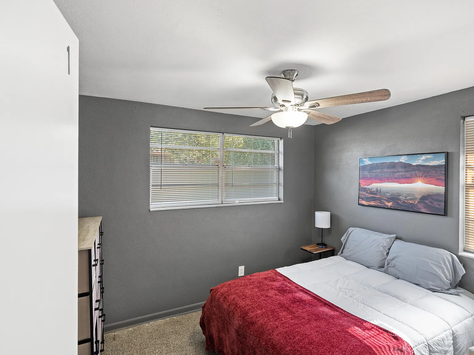 4 bed, 3.0 bath, 1800 sqft, $901 — Photo 1