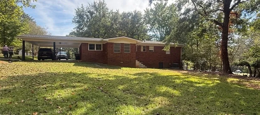 3 bed, 1600 sqft, $1,950 — Photo 3