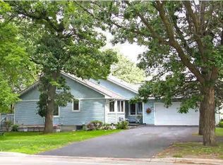 2004 28th Ave NW, Saint Paul, MN 55112