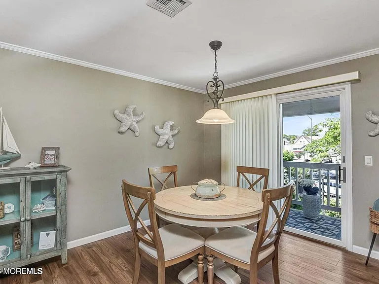 606 Bay Ave #6 — Photo 6
