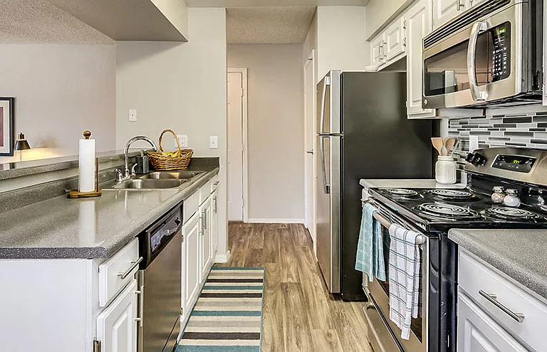 Madera Point Apartments — Photo 3
