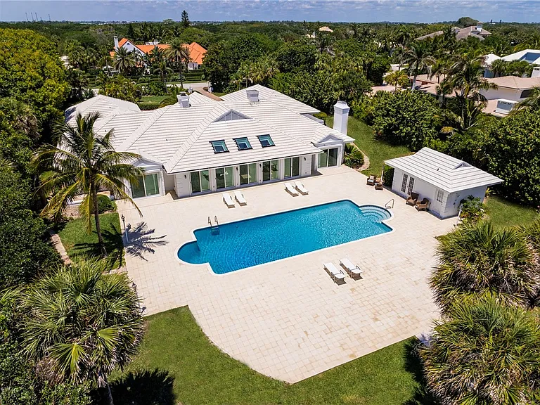 1916 Ocean Dr — Photo 6