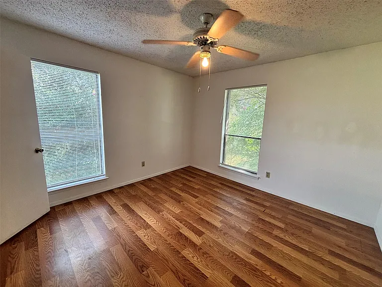 249 Craddock Ave — Photo 2