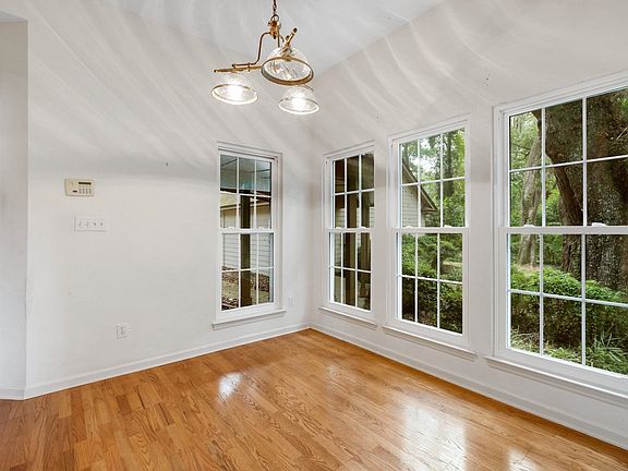 5th image of 2035 Wildridge Dr