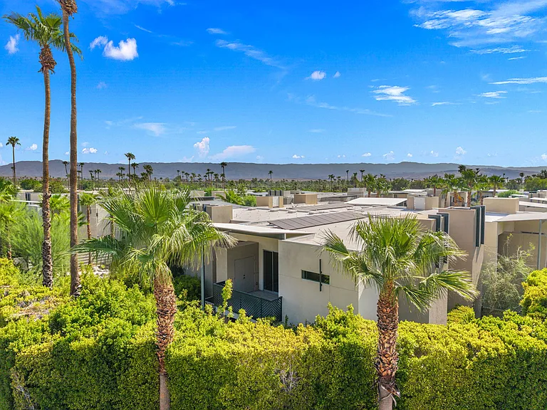 110 The Riv — Photo 33