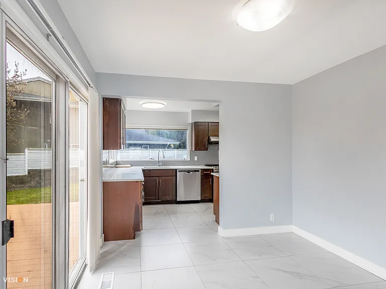 915 Eyremount Dr — Photo 4