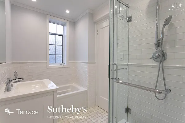 Sold by Terrace Sotheby's International Realty | media 32