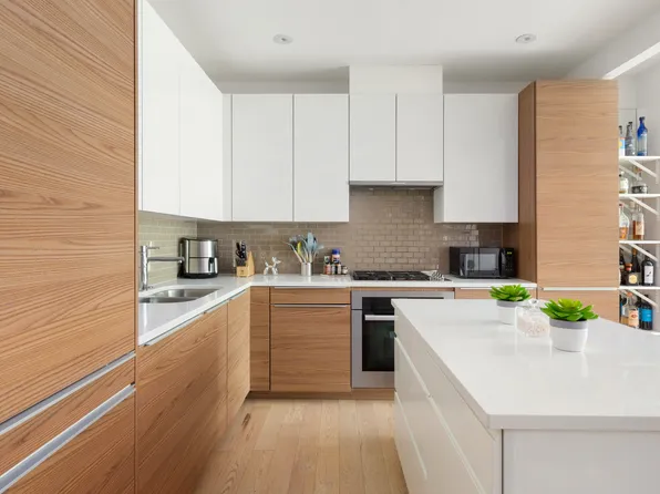 337 East 62nd Street image 4 of 12