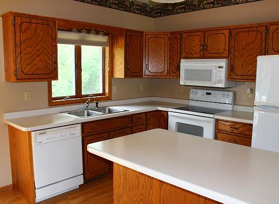 4th image of 208 11th St N