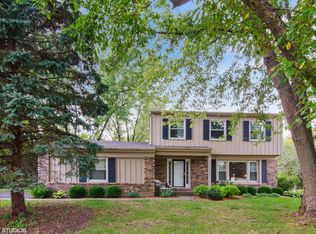 6712 Cypress Ct, Crystal Lake, IL 60012