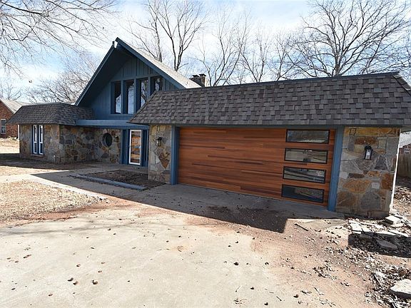 2nd image of 2206 Northwood Dr