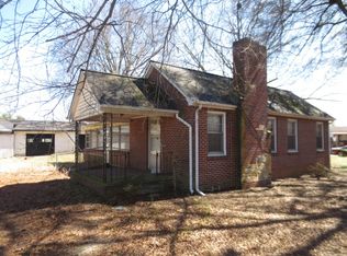 2221 Green Point Rd, Winston Salem, NC 27107