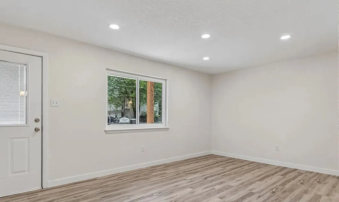 3 bed, 1104 sqft, $1,200 — Photo 2