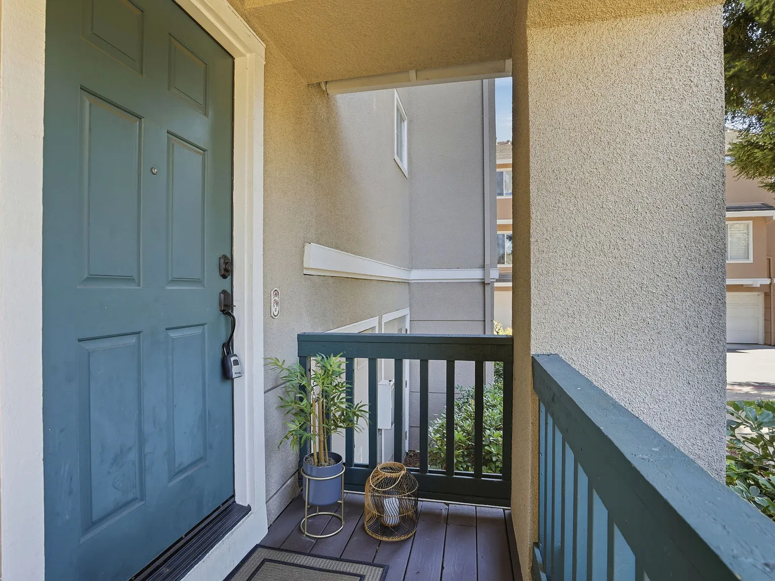 3 bed, 2.5 bath, 1599 sqft, $4,000 — Photo 2