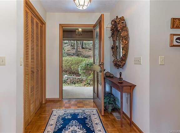 4th image of 215 Pheasant Run