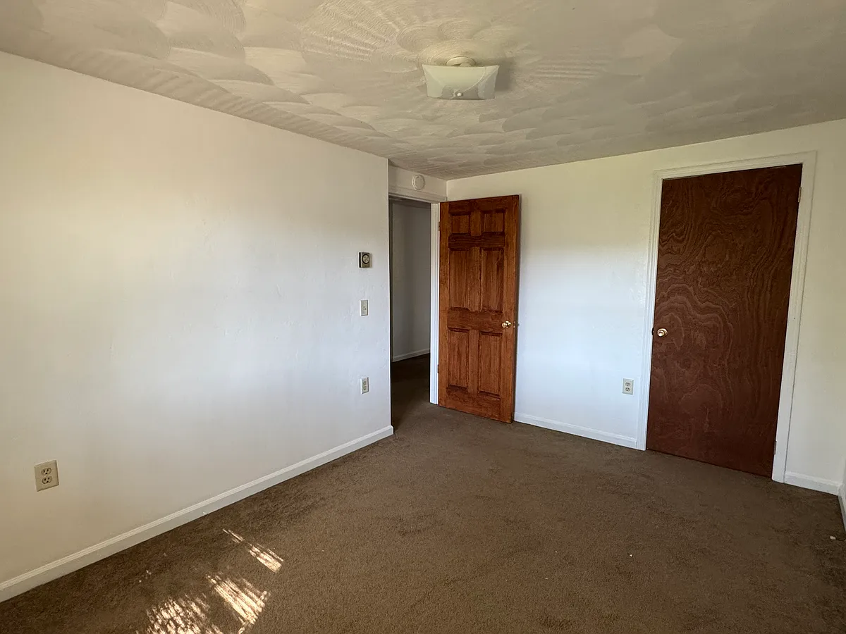 Building Photo - 525 E Main St #A1
