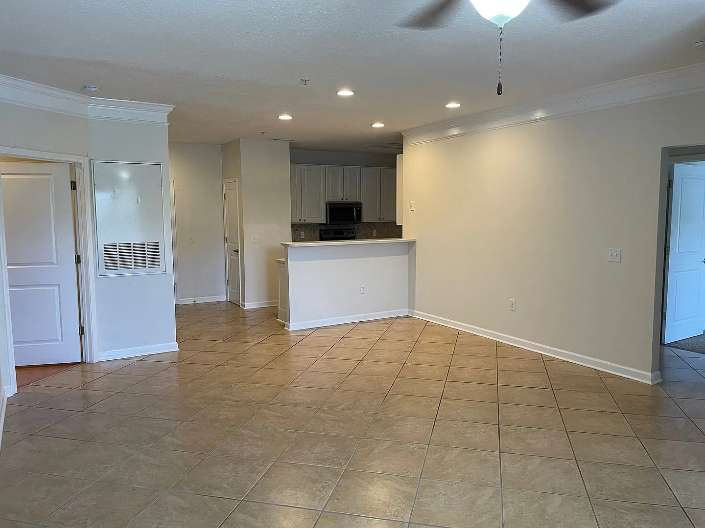 3 Bedroom 2 Bathroom Condo in Woodlands Way at Crow Creek — Photo 3