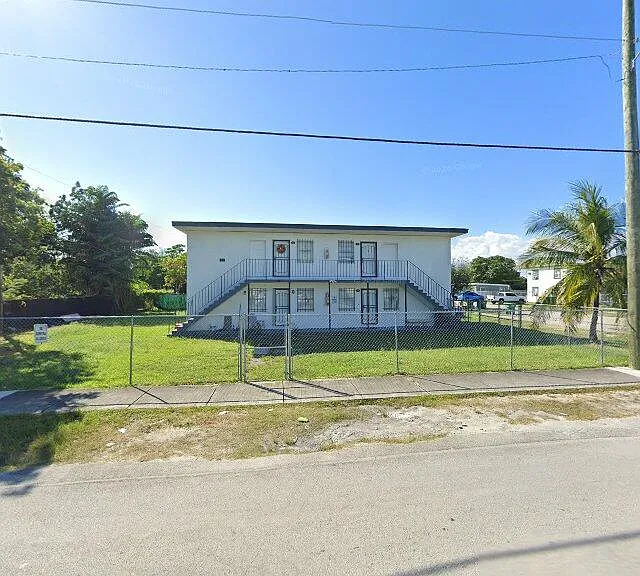 17030 SW 100th Ave #4 — Photo 1