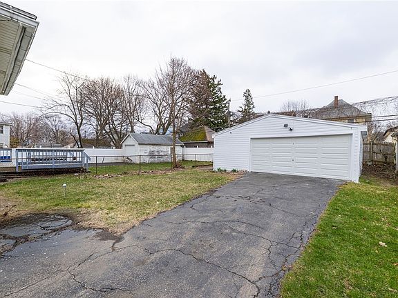 5th image of 621 Clay Ave