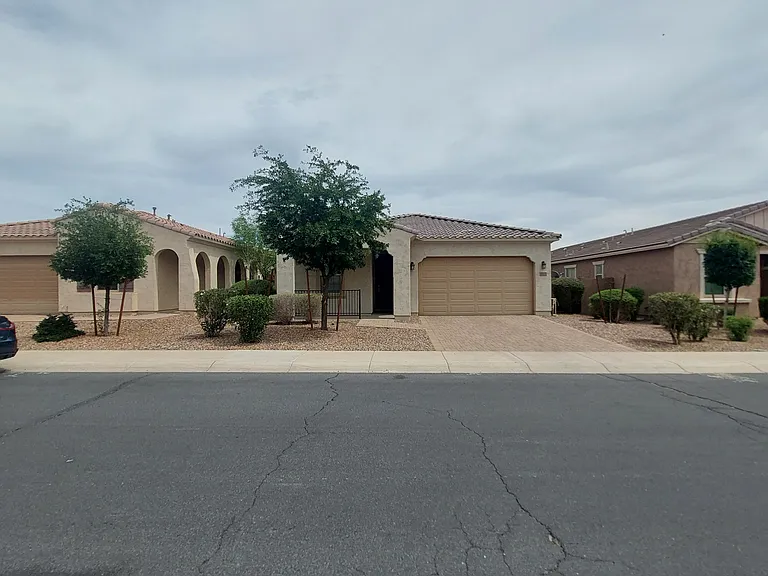 1025 S 200th Ln — Photo 2
